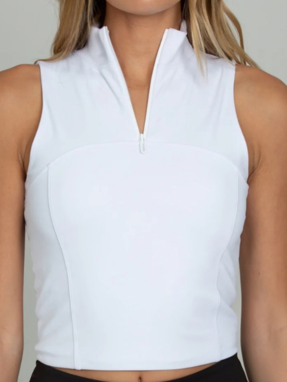 GOLDHINGE Women’s White XS Mock Neck 1/4 Zip Sleeveless Pickleball Slim Crop Top